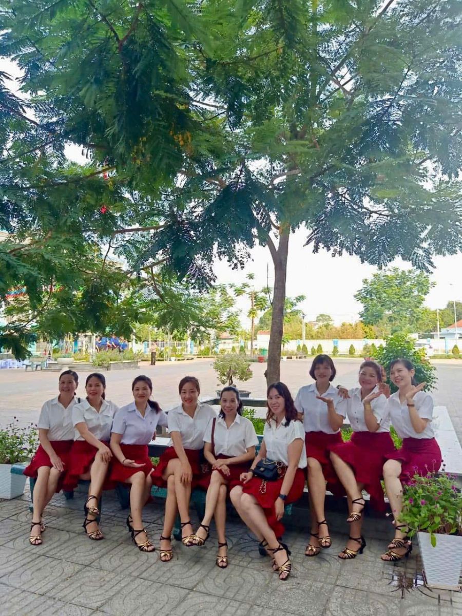 Dáng đẹp, da xinh – Phụ nữ  khu dân cư  Phú Mỹ Hiệp, DĨ AN, BÌNH DƯƠNG